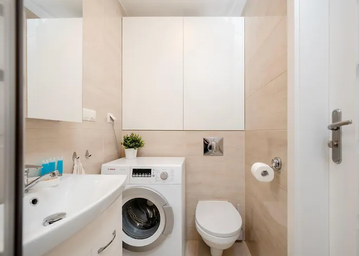 Апартаменти Park Podolski Deluxe By Bookinghost