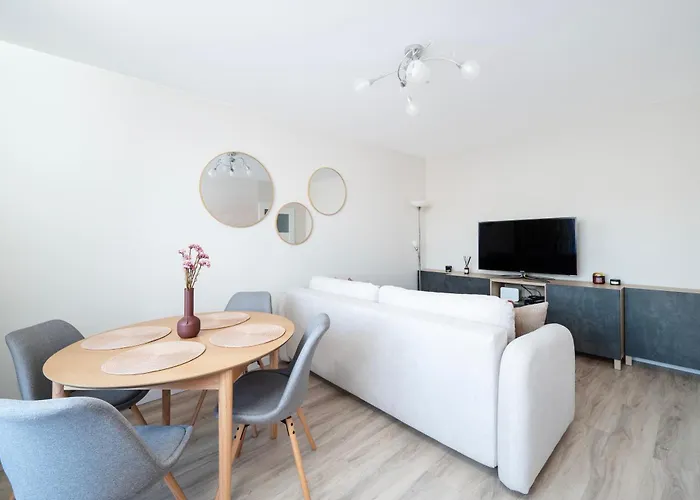 Апартаменти Park Podolski Deluxe By Bookinghost